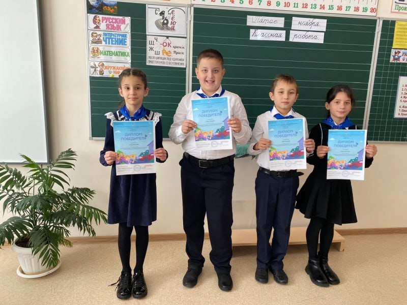Ребята из отряда ЮИД Алагирского района приняли участие во Всероссийской онлайн-олимпиаде по ПДД "Безопасные дороги" Ребята из отряда ЮИД Алагирского района приняли участие во Всероссийской онлайн-олимпиаде по ПДД "Безопасные дороги"