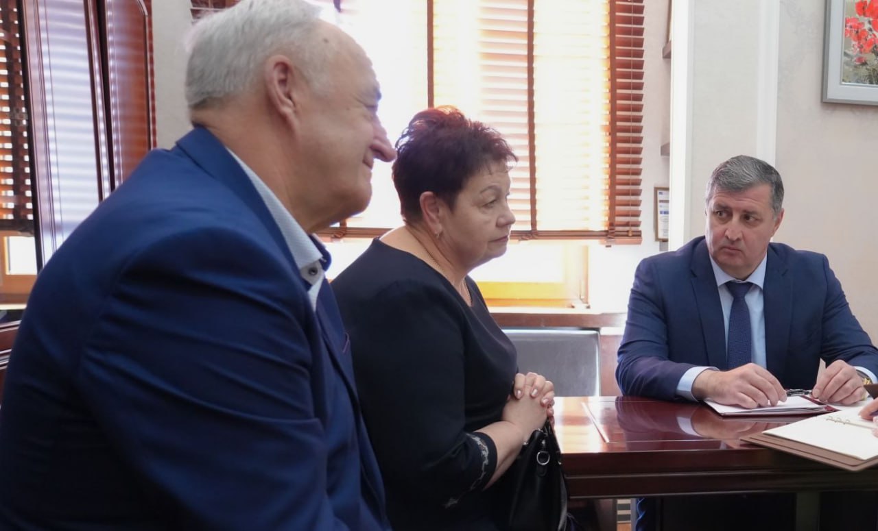 Сергей Меняйло провел прием по личным вопросам для членов семей участников СВО Сергей Меняйло провел прием по личным вопросам для членов семей участников СВО