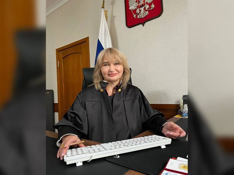 ИЗ СВЕЖЕГО НОМЕРА. МАНТИЯ ОБЯЗЫВАЕТ В России 5 ноября впервые отметили День работника суда