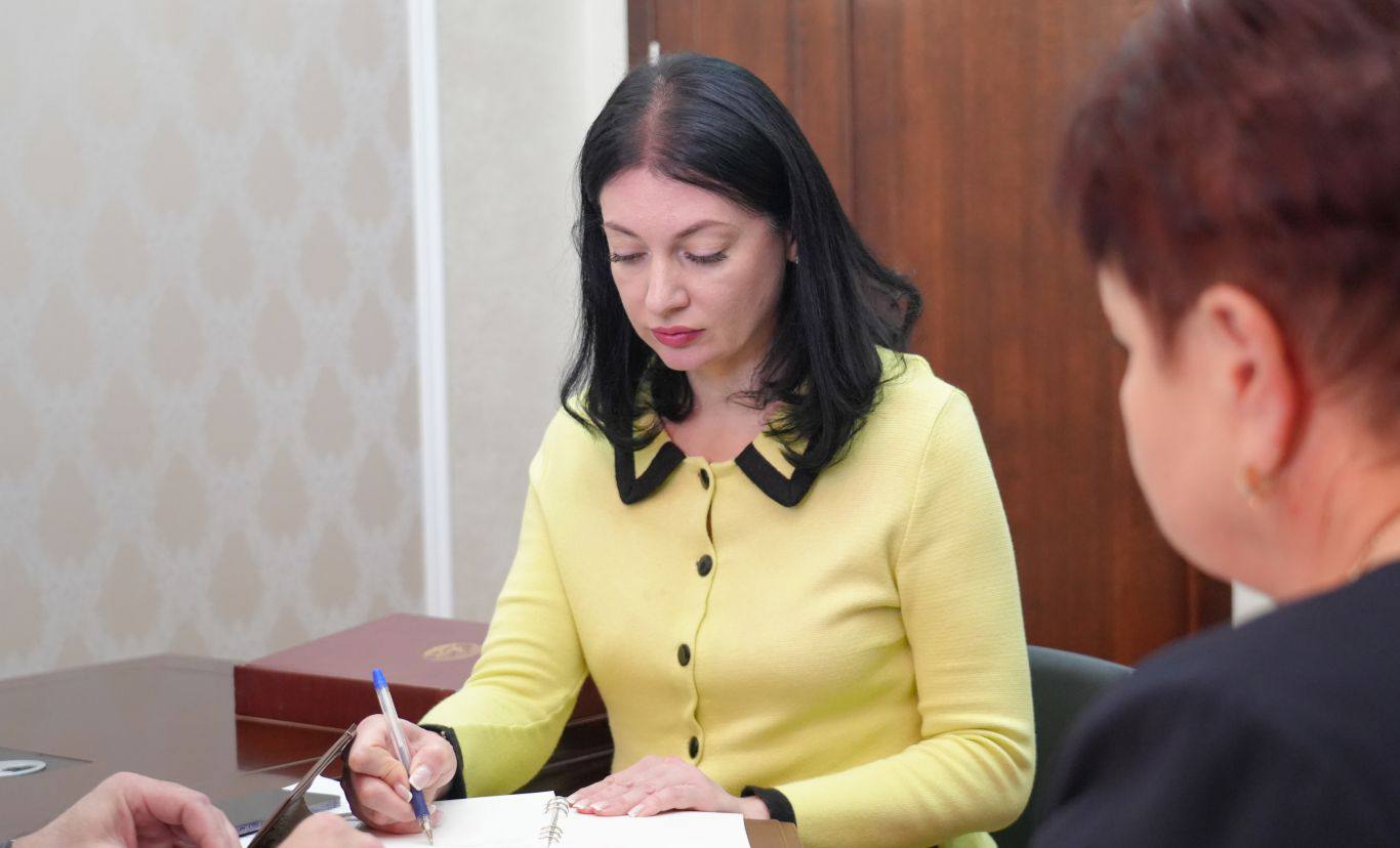 Глава РСО – Алания Сергей Меняйло провел прием по личным вопросам для членов семей участников специальной военной операции Глава РСО – Алания Сергей Меняйло провел прием по личным вопросам для членов семей участников специальной военной операции