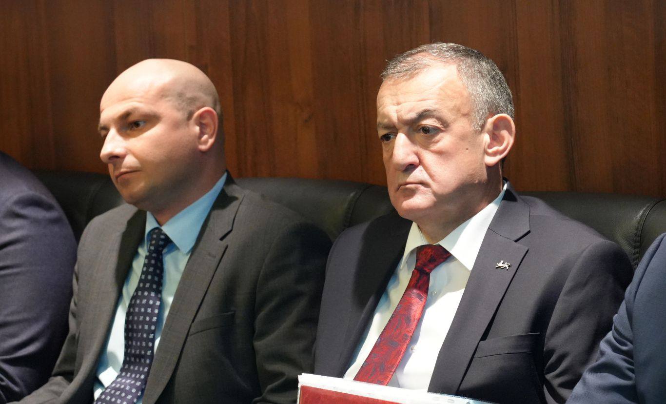 Благоустройство общественной территории в Ирафском районе, обновление покрытия на участке дороги во Владикавказе, капремонт Комгаронской школы и другие общественно важные и личные вопросы нашли решение на приеме граждан... Благоустройство общественной территории в Ирафском районе, обновление покрытия на участке дороги во Владикавказе, капремонт Комгаронской школы и другие общественно важные и личные вопросы нашли решение на приеме граждан...