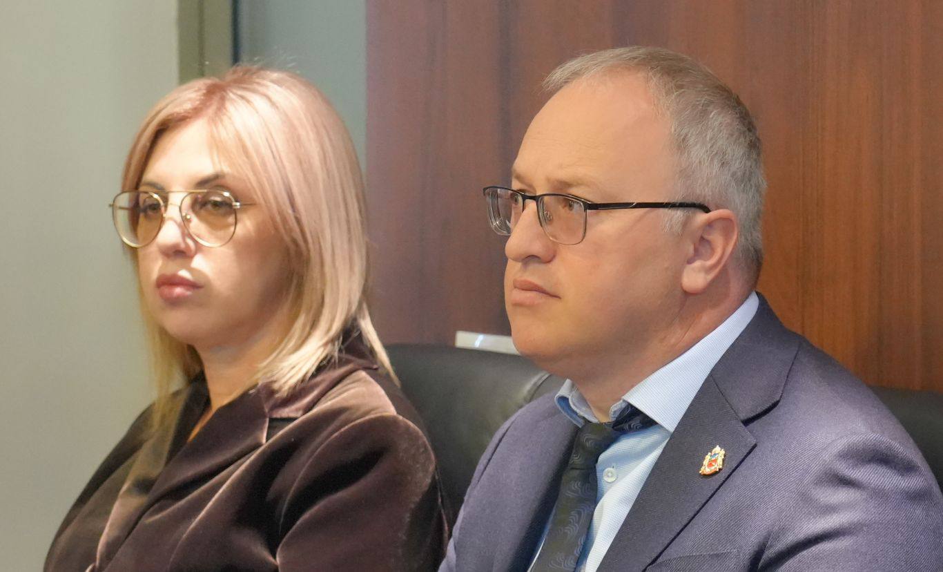 Благоустройство общественной территории в Ирафском районе, обновление покрытия на участке дороги во Владикавказе, капремонт Комгаронской школы и другие общественно важные и личные вопросы нашли решение на приеме граждан... Благоустройство общественной территории в Ирафском районе, обновление покрытия на участке дороги во Владикавказе, капремонт Комгаронской школы и другие общественно важные и личные вопросы нашли решение на приеме граждан...