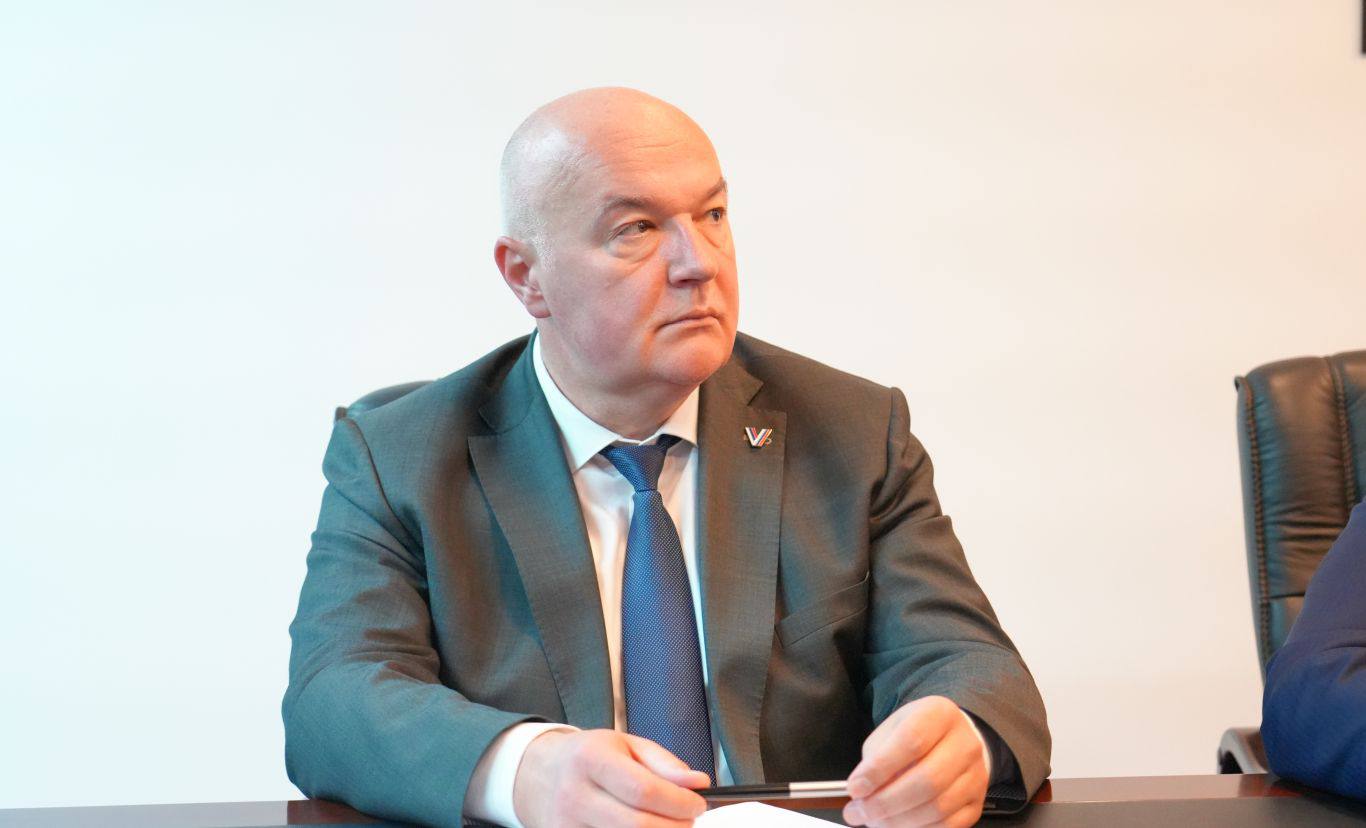 Благоустройство общественной территории в Ирафском районе, обновление покрытия на участке дороги во Владикавказе, капремонт Комгаронской школы и другие общественно важные и личные вопросы нашли решение на приеме граждан... Благоустройство общественной территории в Ирафском районе, обновление покрытия на участке дороги во Владикавказе, капремонт Комгаронской школы и другие общественно важные и личные вопросы нашли решение на приеме граждан...