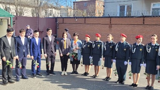 В Правобережном районе Северной Осетии полицейские, ветераны ОВД и учащиеся школ отдали дань уважения памяти навечно оставшимся в строю сотрудникам органов внутренних дел В Правобережном районе Северной Осетии полицейские, ветераны ОВД и учащиеся школ отдали дань уважения памяти навечно оставшимся в строю сотрудникам органов внутренних дел