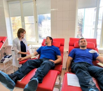 #35летМЧСРоссии. Сотрудники МЧС пополнили банк донорской крови Более 15 литров крови сдали сотрудники Главного управления МЧС России по Республике Северная Осетия – Алания в рамках акции «Сдай кровь – спаси жизнь»