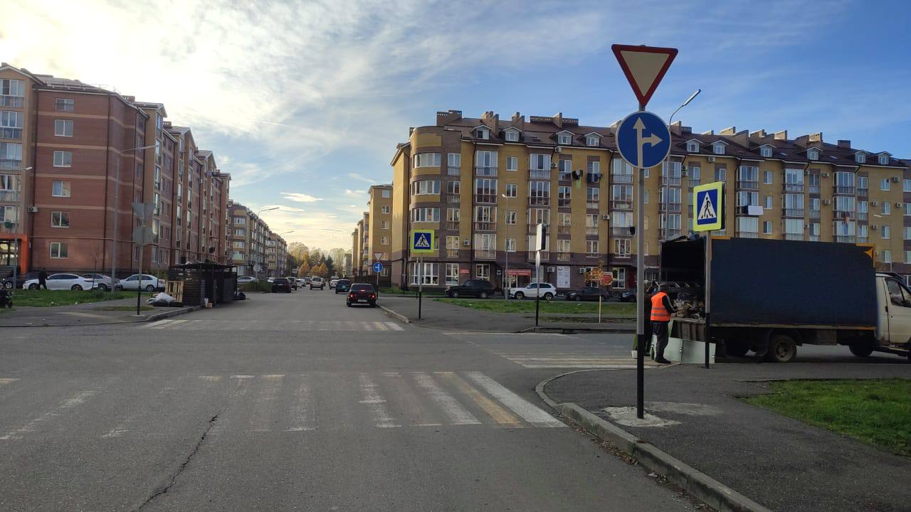 На главной аллее по улице Шамиля Джикаева завершены работы по нанесению дорожной разметки На главной аллее по улице Шамиля Джикаева завершены работы по нанесению дорожной разметки