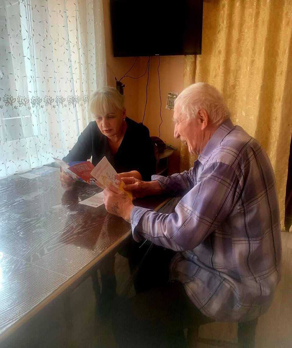 Финансовая безопасность для старшего поколения: в КЦСОН распространяют памятки от Банка России