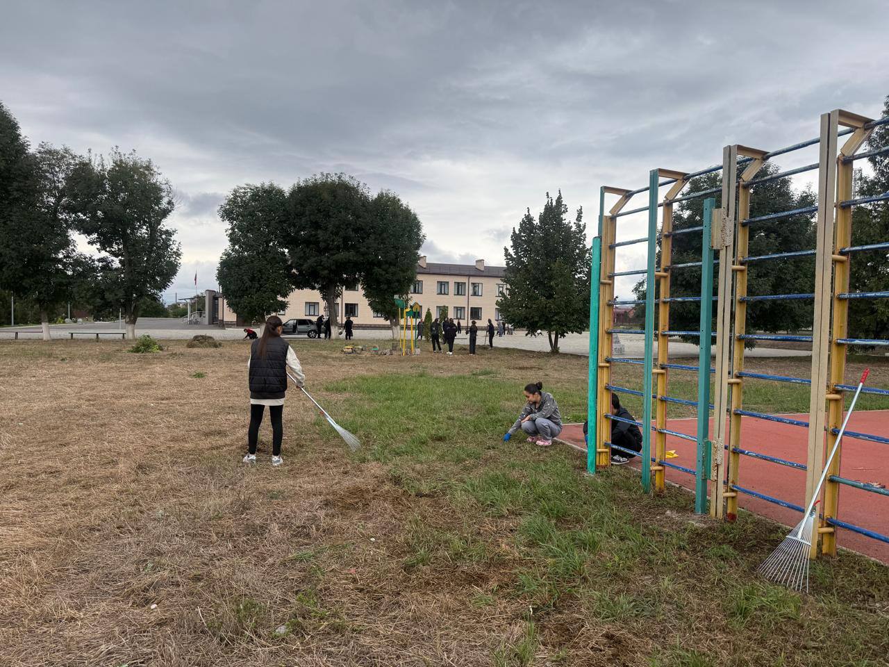 Более 20 школьников из села Цалык получили первую работу благодаря цифровой платформе «Работа России» Более 20 школьников из села Цалык получили первую работу благодаря цифровой платформе «Работа России»