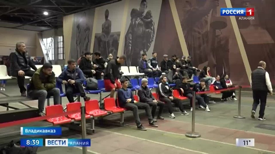 Во дворце спорта «Манеж» проходят межрегиональные соревнования по боксу памяти дважды Героя Советского Исса Плиева