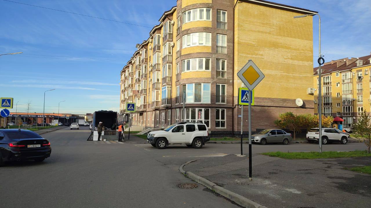 На главной аллее по улице Шамиля Джикаева завершены работы по нанесению дорожной разметки На главной аллее по улице Шамиля Джикаева завершены работы по нанесению дорожной разметки