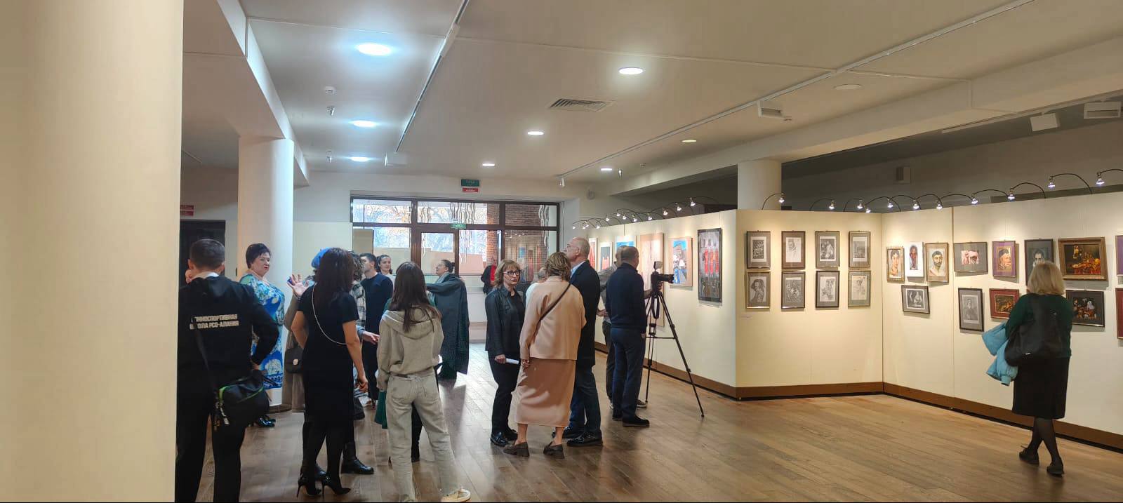 Персональная выставка Вероники Олисаевой «Ретроспектива созерцателя» открылась в Национальном музее Северной Осетии Персональная выставка Вероники Олисаевой «Ретроспектива созерцателя» открылась в Национальном музее Северной Осетии