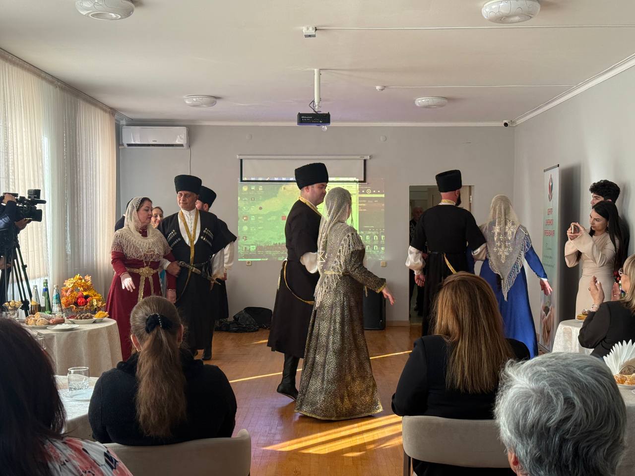 Представители мэрии посетили День открытых дверей в Центре дневного пребывания граждан пожилого возраста и инвалидов Представители мэрии посетили День открытых дверей в Центре дневного пребывания граждан пожилого возраста и инвалидов