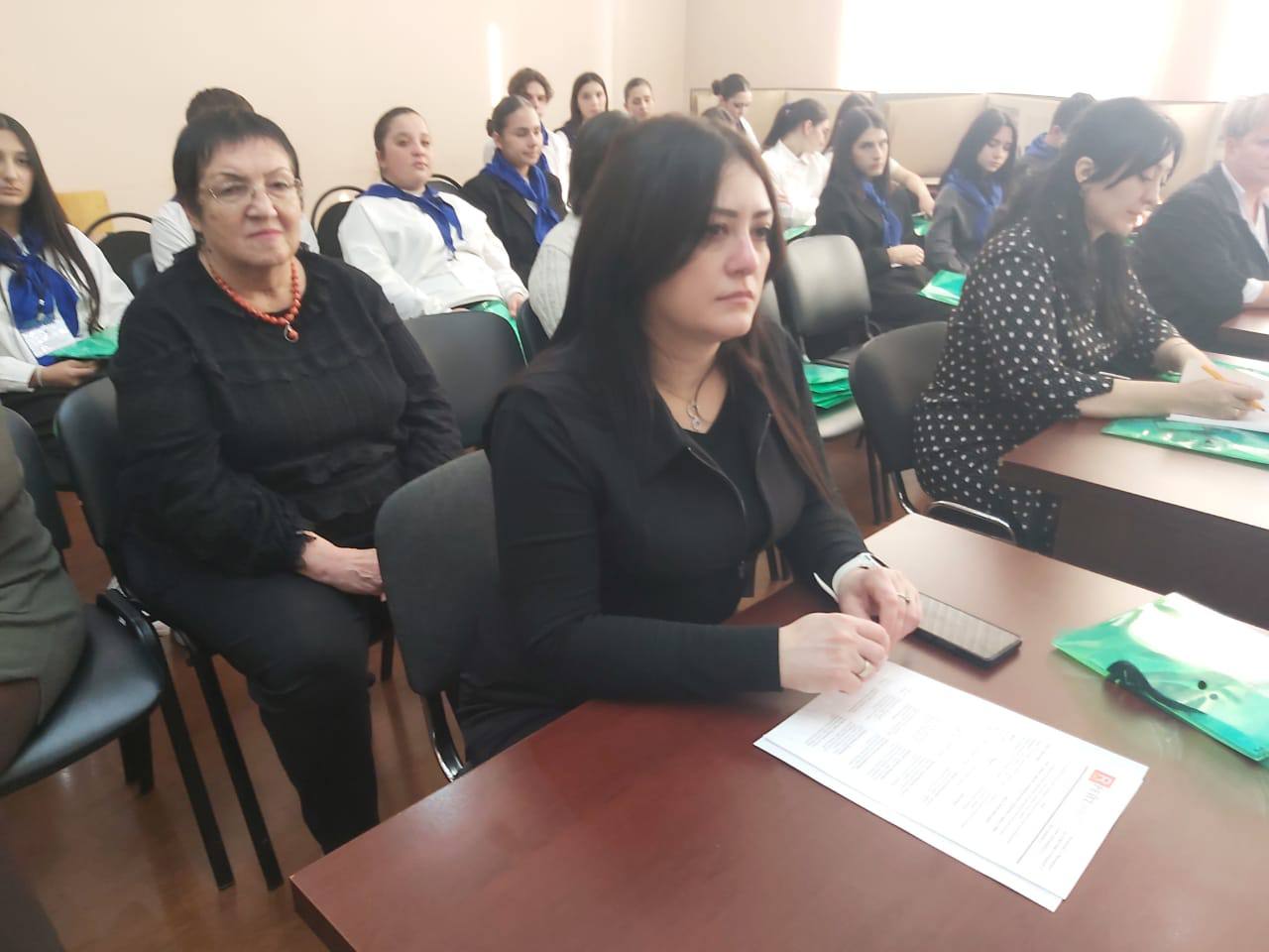 На базе Северо-Осетинского педагогического колледжа проходит семинар для республиканских журналистов, освещающих вопросы реализации государственной национальной политики: "Межнациональные отношения в зеркале СМИ" На базе Северо-Осетинского педагогического колледжа проходит семинар для республиканских журналистов, освещающих вопросы реализации государственной национальной политики: "Межнациональные отношения в зеркале СМИ"