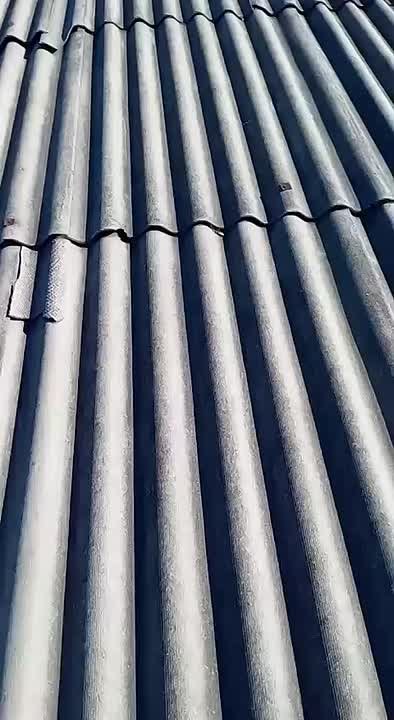 Сотрудники ВМБУ «Домоуправление» заменили участки мягкой кровли многоквартирного дома по ул. Ленина, 30