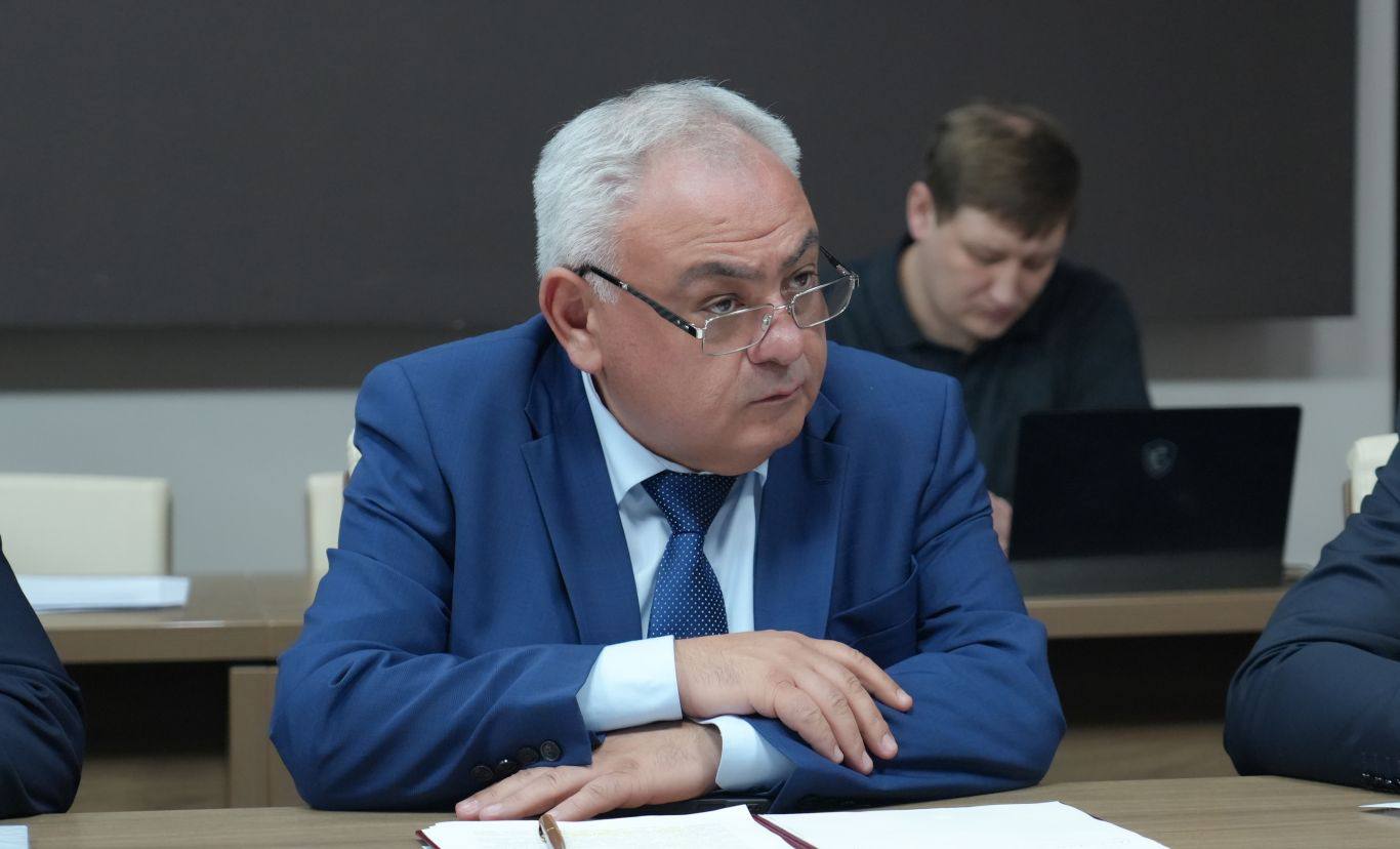 Председатель Правительства РСО – Алания Борис Джанаев провел совещание по реализации ключевых проектов в сфере туризма Председатель Правительства РСО – Алания Борис Джанаев провел совещание по реализации ключевых проектов в сфере туризма