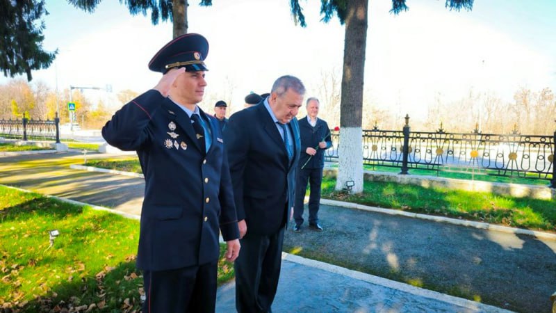 Представители руководства Министерстве внутренних дел Северной Осетии ветераны, общественники почтили память сотрудников, погибших при выполнении служебных обязанностей Представители руководства Министерстве внутренних дел Северной Осетии ветераны, общественники почтили память сотрудников, погибших при выполнении служебных обязанностей