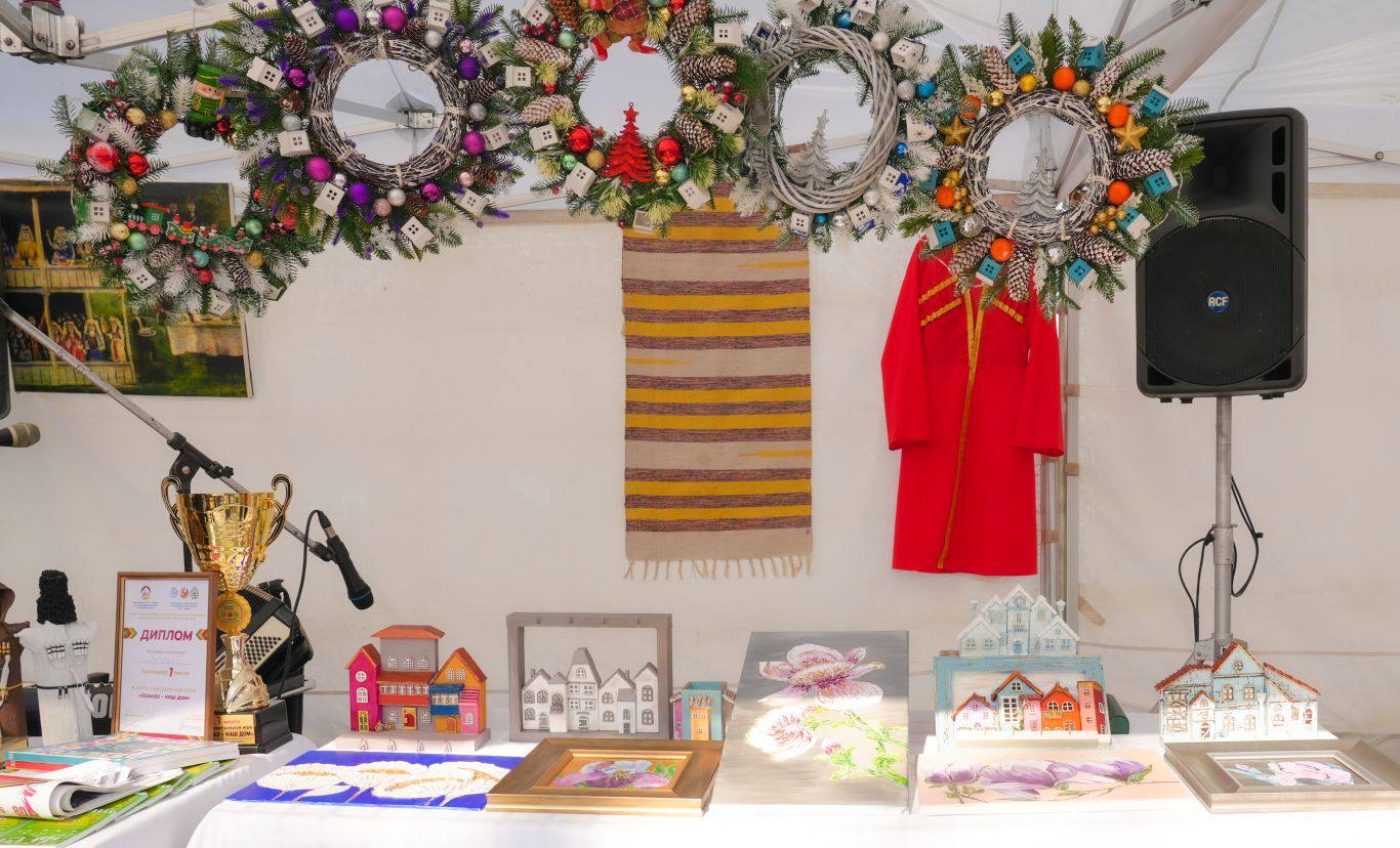 Глава РСО – Алания Сергей Меняйло посетил выставку-ярмарку национальных подворий «В единой семье народов» Глава РСО – Алания Сергей Меняйло посетил выставку-ярмарку национальных подворий «В единой семье народов»