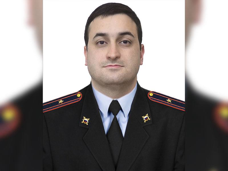 ИЗ СВЕЖЕГО НОМЕРА. Служба, которая на виду 10 ноября свой профессиональный праздник отмечают сотрудники органов внутренних дел России Майор внутренней службы Казбек БЕСОЛОВ, заместитель начальника ОМВД России по Пригородному...