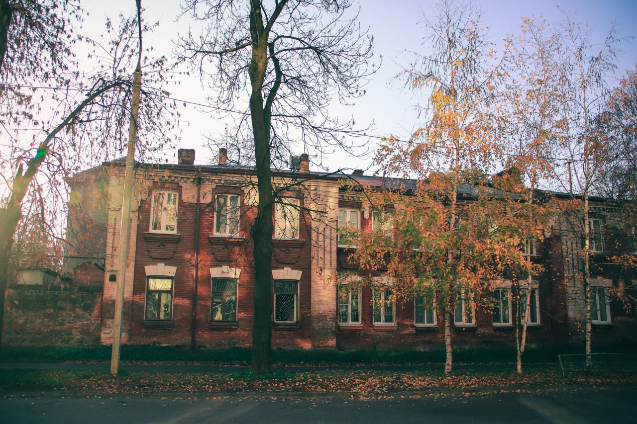 Улица Бородинская во Владикавказе сформировалась в начале 1910-х годов путём объединения трёх улиц, возникших в середине XIX века: 1-й Большой Георгиевской, Георгиевской и Малой Георгиевской Улица Бородинская во Владикавказе сформировалась в начале 1910-х годов путём объединения трёх улиц, возникших в середине XIX века: 1-й Большой Георгиевской, Георгиевской и Малой Георгиевской