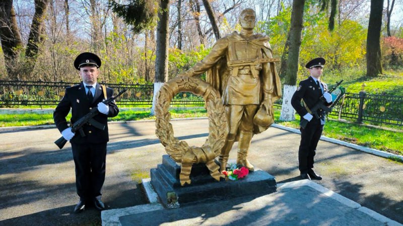 Представители руководства Министерстве внутренних дел Северной Осетии ветераны, общественники почтили память сотрудников, погибших при выполнении служебных обязанностей Представители руководства Министерстве внутренних дел Северной Осетии ветераны, общественники почтили память сотрудников, погибших при выполнении служебных обязанностей