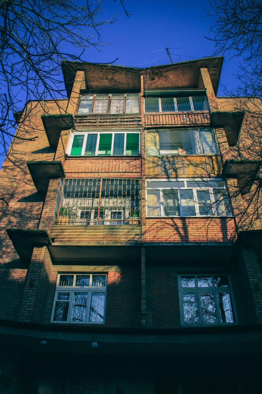 Улица Бородинская во Владикавказе сформировалась в начале 1910-х годов путём объединения трёх улиц, возникших в середине XIX века: 1-й Большой Георгиевской, Георгиевской и Малой Георгиевской Улица Бородинская во Владикавказе сформировалась в начале 1910-х годов путём объединения трёх улиц, возникших в середине XIX века: 1-й Большой Георгиевской, Георгиевской и Малой Георгиевской