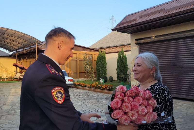Заместитель министра внутренних дел по РСО-Алания совместно с коллегами и ветеранами посетил мать Героя России Заура Джибилова, навеки оставшегося в строю Заместитель министра внутренних дел по РСО-Алания совместно с коллегами и ветеранами посетил мать Героя России Заура Джибилова, навеки оставшегося в строю