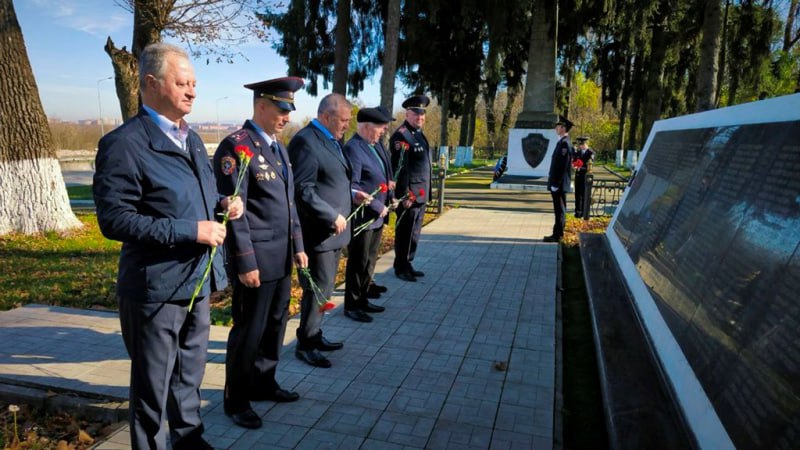 Представители руководства Министерстве внутренних дел Северной Осетии ветераны, общественники почтили память сотрудников, погибших при выполнении служебных обязанностей Представители руководства Министерстве внутренних дел Северной Осетии ветераны, общественники почтили память сотрудников, погибших при выполнении служебных обязанностей