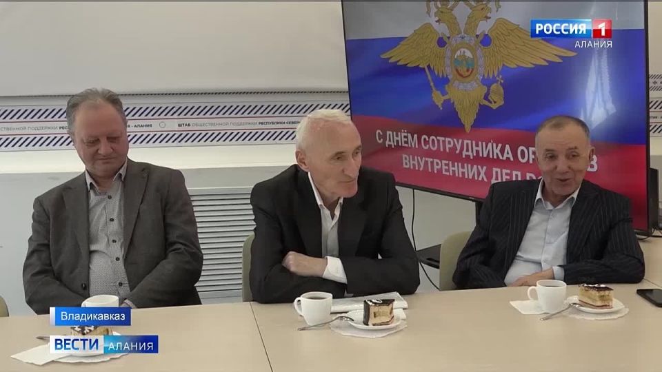 Ветеранов МВД Северной Осетии с профессиональным праздником поздравили в Штабе общественной поддержки "Единой России"