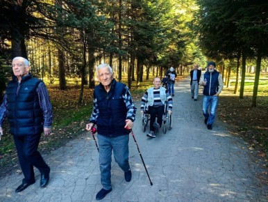 Для жителей дома-интерната «Забота» организовали экскурсию в дендрарий