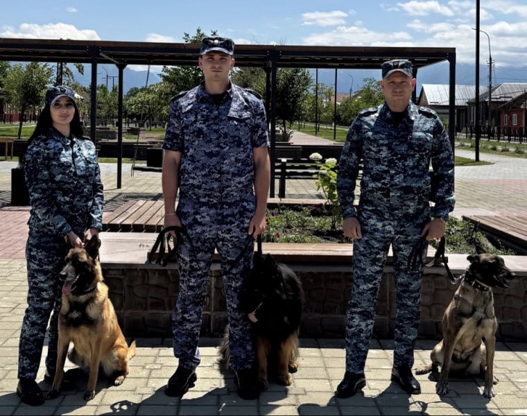 Сотрудники Отдела МВД России по Дигорскому району посетили семьи сотрудников, погибших при выполнении служебных обязанностей Сотрудники Отдела МВД России по Дигорскому району посетили семьи сотрудников, погибших при выполнении служебных обязанностей