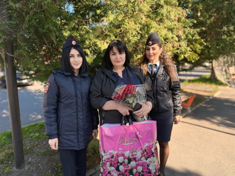 Сотрудники Отдела МВД России по Дигорскому району посетили семьи сотрудников, погибших при выполнении служебных обязанностей Сотрудники Отдела МВД России по Дигорскому району посетили семьи сотрудников, погибших при выполнении служебных обязанностей