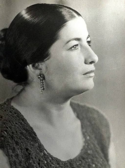 Блистала на оперной и концертной сценах