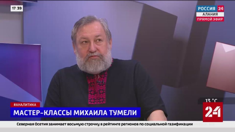 1234 Белорусский режиссер мультипликационного кино Михаил Тумеля в свое время стал режиссером-постановщиком известной картины "Волшебная свирель Ацамаза"