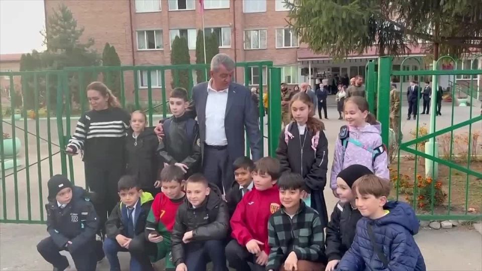 Глава Северной Осетии Сергей Меняйло посетил школу №46 Владикавказа им. Героя Советского Союза Ибрагима Дзусова