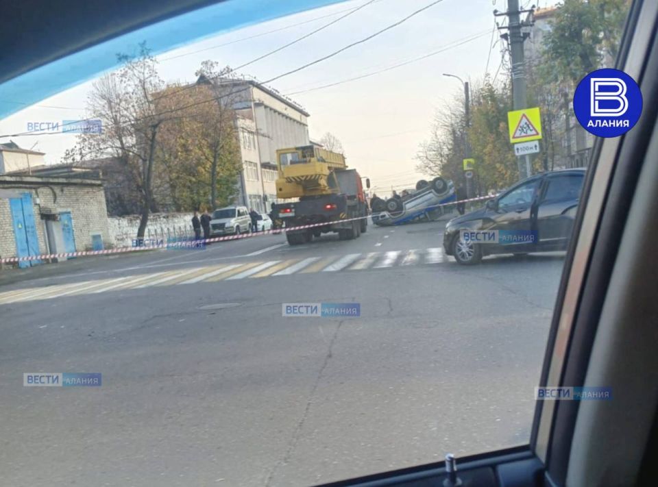 Авария с участием полицейской машины на ул. Мамсурова между ул. Ардонская и пр. Коста