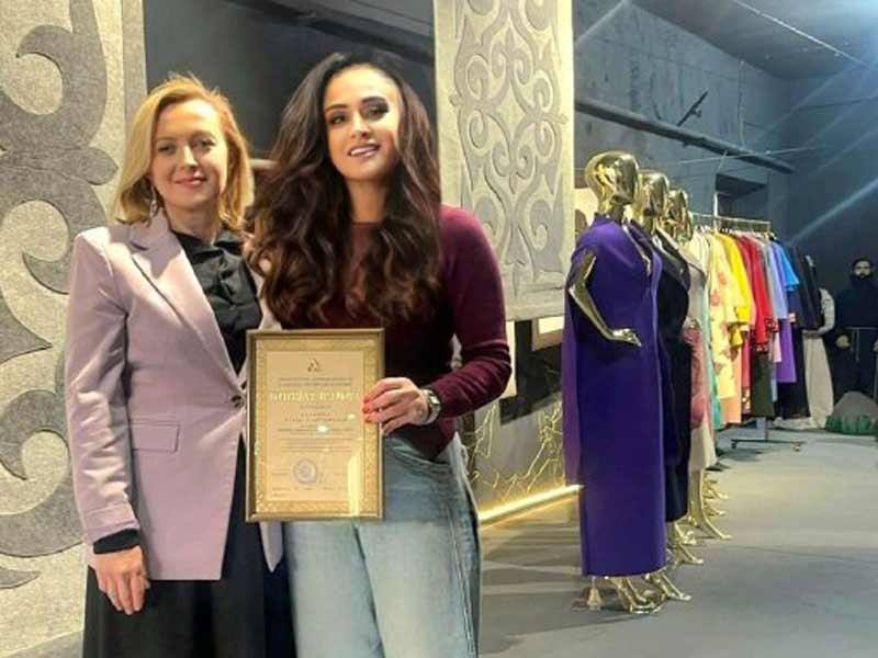 ИЗ СВЕЖЕГО НОМЕРА. Сохранить и приумножить Генеральный директор ООО «АБАТ» Алана БЗАРОВА награждена Почетной грамотой Министерства промышленности и торговли Российской Федерации