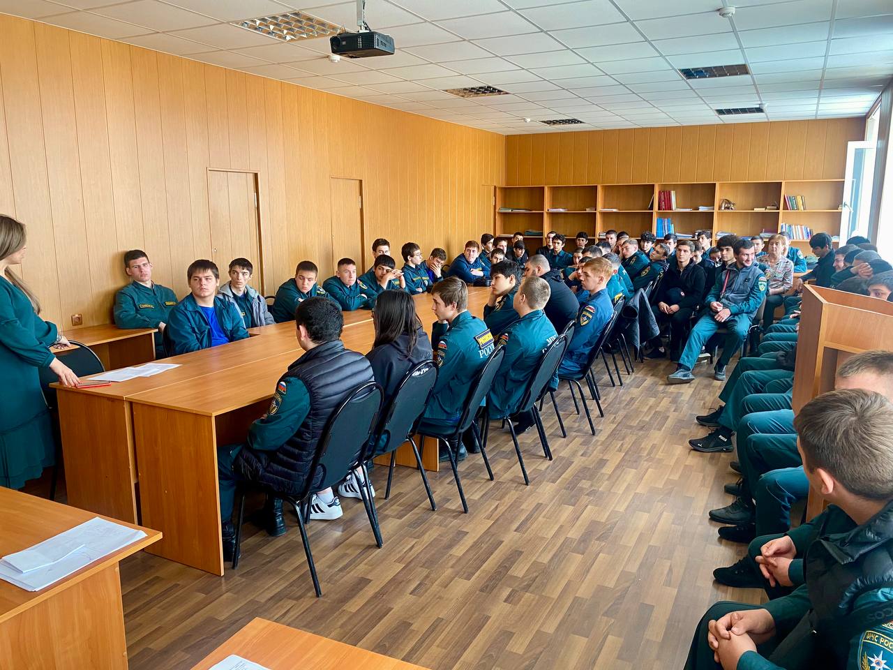 12 ноября в Профессиональном училище N5 прошел круглый стол для обучающихся, посвященный важной и актуальной теме – вербовке 12 ноября в Профессиональном училище N5 прошел круглый стол для обучающихся, посвященный важной и актуальной теме – вербовке
