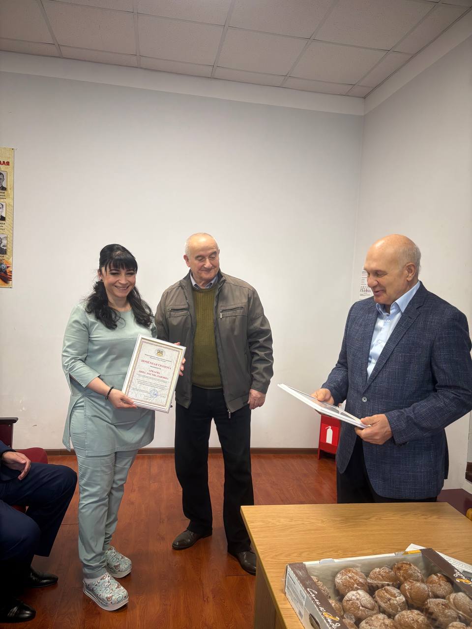 Накануне одного из самых любимых национальных праздников – Уастырджима куван къуыри – делегация МОД «Высший Совет осетин» (Аланты Ныхас) во главе с руководителем организации Казбеком Фриевым посетила Владикавказский военный... Накануне одного из самых любимых национальных праздников – Уастырджима куван къуыри – делегация МОД «Высший Совет осетин» (Аланты Ныхас) во главе с руководителем организации Казбеком Фриевым посетила Владикавказский военный...