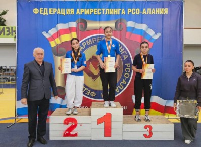 Рукоборцы Северной Осетии определили лучших на первенстве в Беслане
