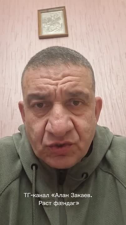 Буквально час назад в комментарии прислали видео инцидента и рассказали, что один водитель маршрутки устроил «гонки» и подрезал другого