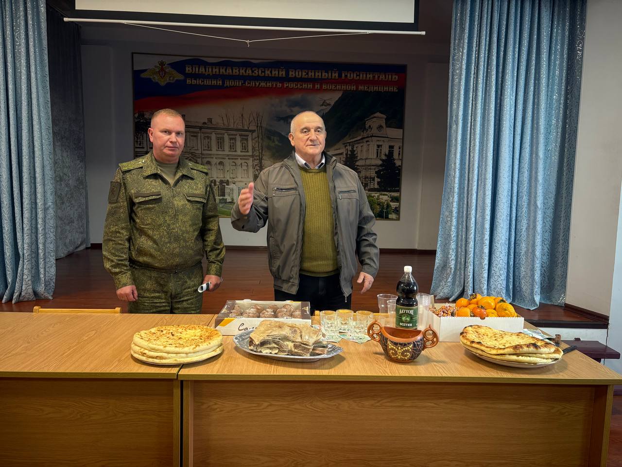 Накануне одного из самых любимых национальных праздников – Уастырджима куван къуыри – делегация МОД «Высший Совет осетин» (Аланты Ныхас) во главе с руководителем организации Казбеком Фриевым посетила Владикавказский военный... Накануне одного из самых любимых национальных праздников – Уастырджима куван къуыри – делегация МОД «Высший Совет осетин» (Аланты Ныхас) во главе с руководителем организации Казбеком Фриевым посетила Владикавказский военный...