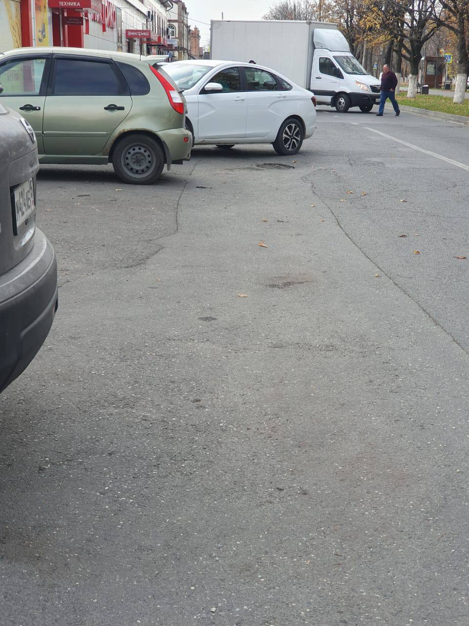 Более 10 фактов просадки выявили сотрудники УКГХ на дорогах Владикавказа Более 10 фактов просадки выявили сотрудники УКГХ на дорогах Владикавказа