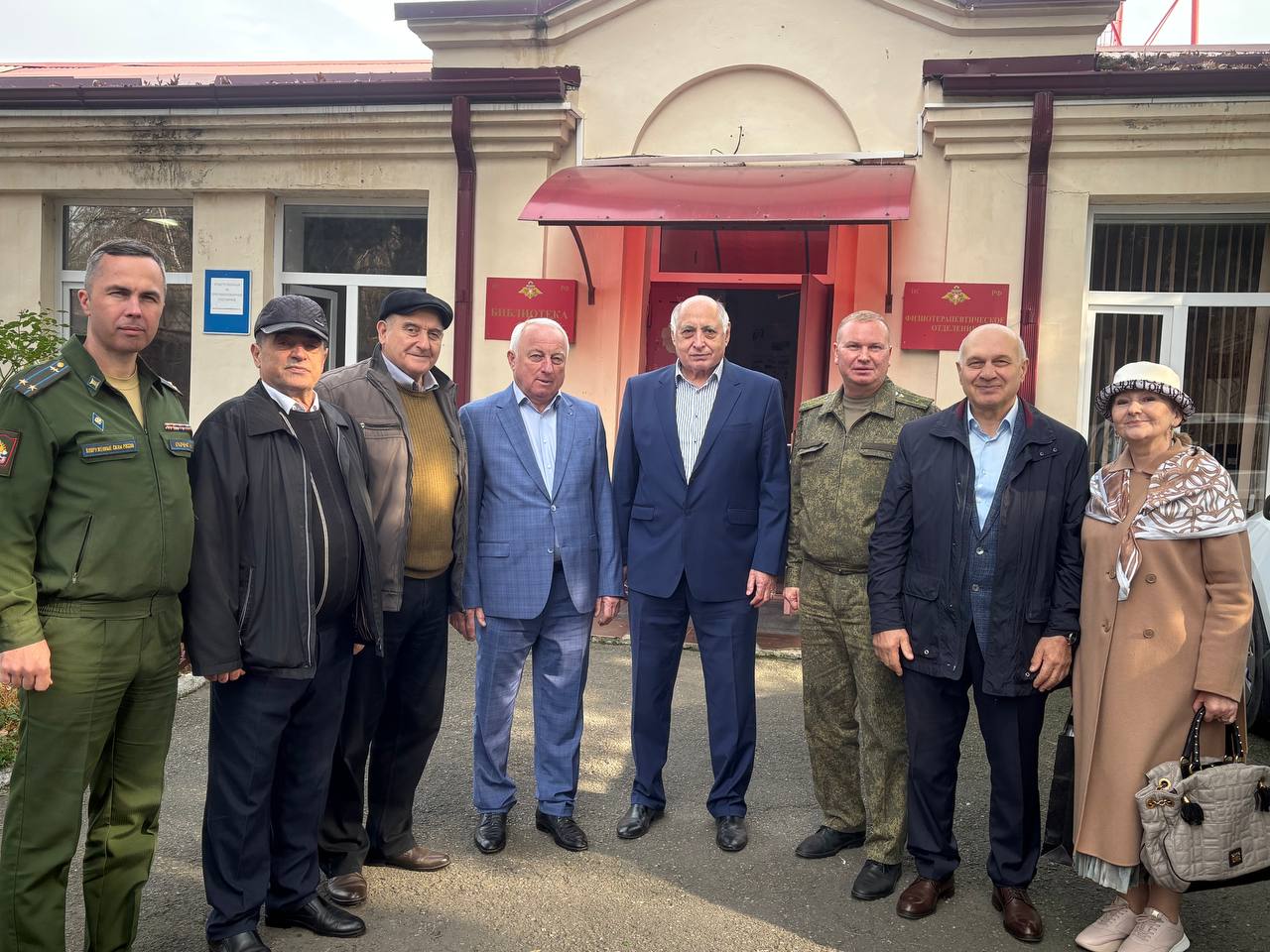 Накануне одного из самых любимых национальных праздников – Уастырджима куван къуыри – делегация МОД «Высший Совет осетин» (Аланты Ныхас) во главе с руководителем организации Казбеком Фриевым посетила Владикавказский военный...