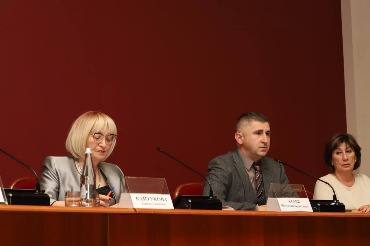 В городской администрации прошло заседание Общественного совета МО г. Владикавказ под председательством Вячеслава Атаева