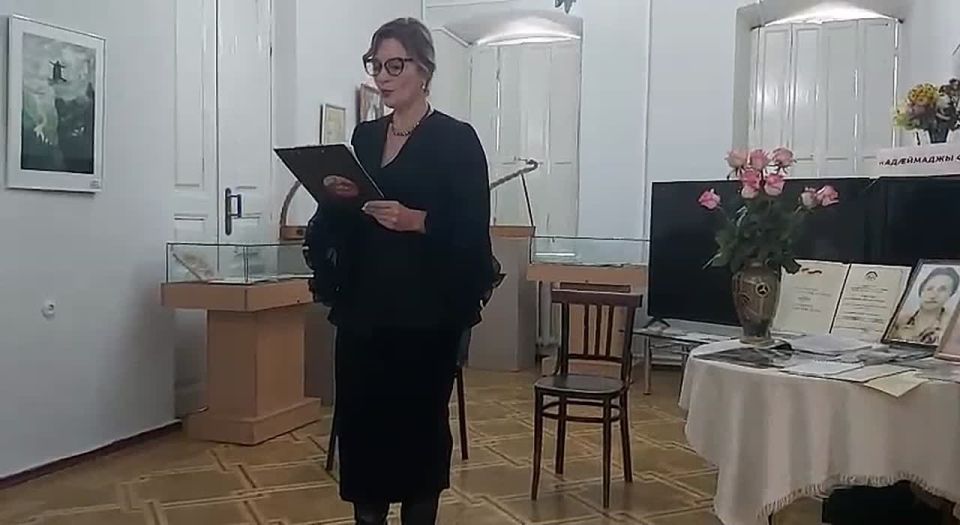 Актриса СОГАТ им. В. Тхапсаева Рима Царикаева читает отрывок из рассказа Мисурхан Томаевой
