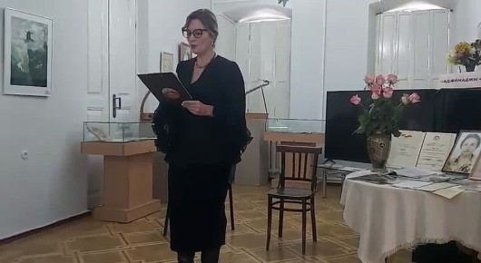 Актриса СОГАТ им. В. Тхапсаева Рима Царикаева читает отрывок из рассказа Мисурхан Томаевой