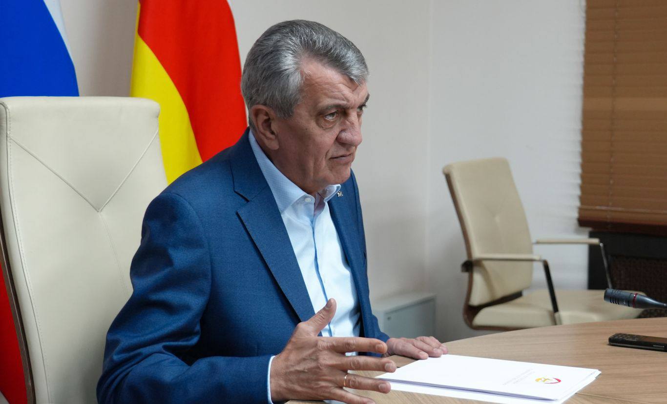 Глава РСО – Алания Сергей Меняйло встретился с финалистами региональной образовательной программы для участников специальной военной операции «Доблесть Осетии». Глава РСО – Алания Сергей Меняйло встретился с финалистами региональной образовательной программы для участников специальной военной операции «Доблесть Осетии».