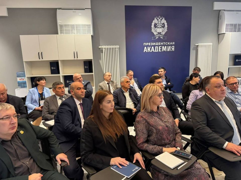 Заместитель министра физической культуры и спорта РСО-Алания, олимпийская чемпионка по фехтованию Аида Шанаева принимает участие в мастер-классе «Управленческие практики ОИВ, компетенции современного руководителя»