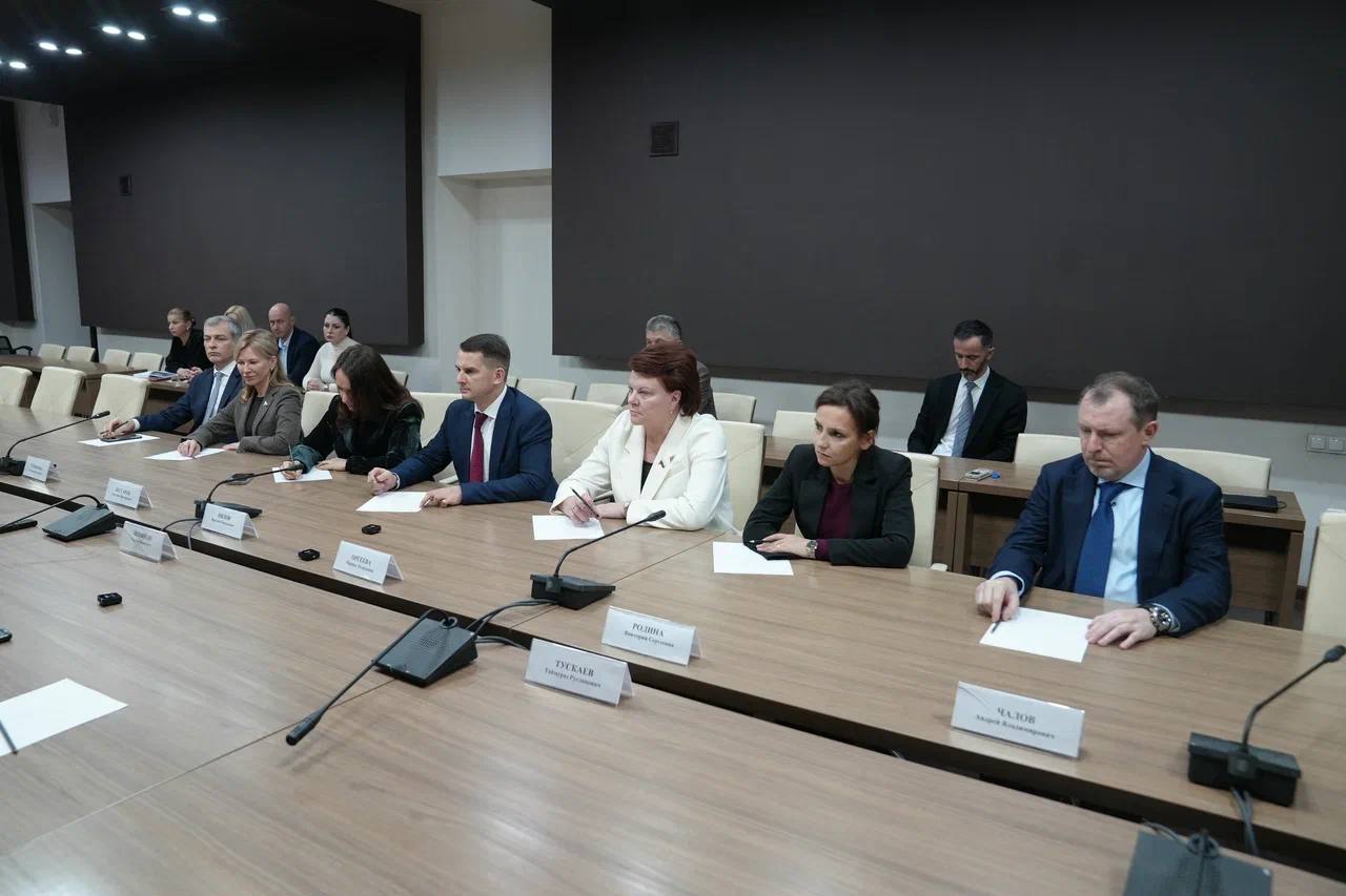 Сергей Меняйло: Встретился с делегацией Комитета Государственной Думы Российской Федерации по труду, социальной политике и делам ветеранов во главе с Ярославом Ниловым Сергей Меняйло: Встретился с делегацией Комитета Государственной Думы Российской Федерации по труду, социальной политике и делам ветеранов во главе с Ярославом Ниловым