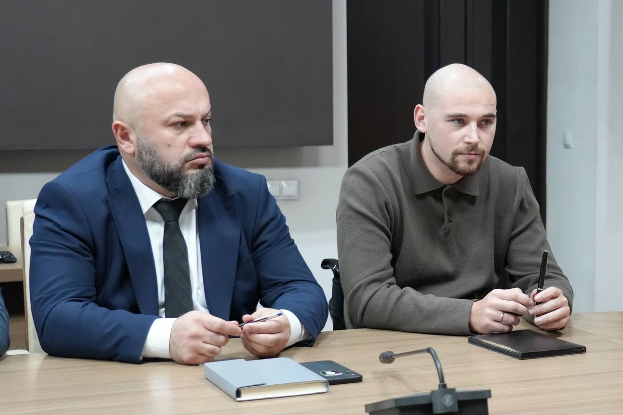 Сергей Меняйло: Встретился с финалистами программы «Доблесть Осетии»: у ребят завершился первый модуль обучения, на котором они изучали основы государственной политики и системы госуправления Сергей Меняйло: Встретился с финалистами программы «Доблесть Осетии»: у ребят завершился первый модуль обучения, на котором они изучали основы государственной политики и системы госуправления